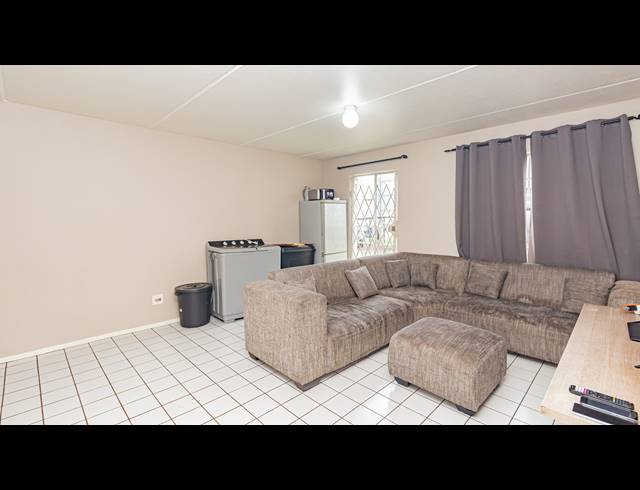 2 BEDROOM APARTMENT TO LET IN WELTEVREDEN PARK